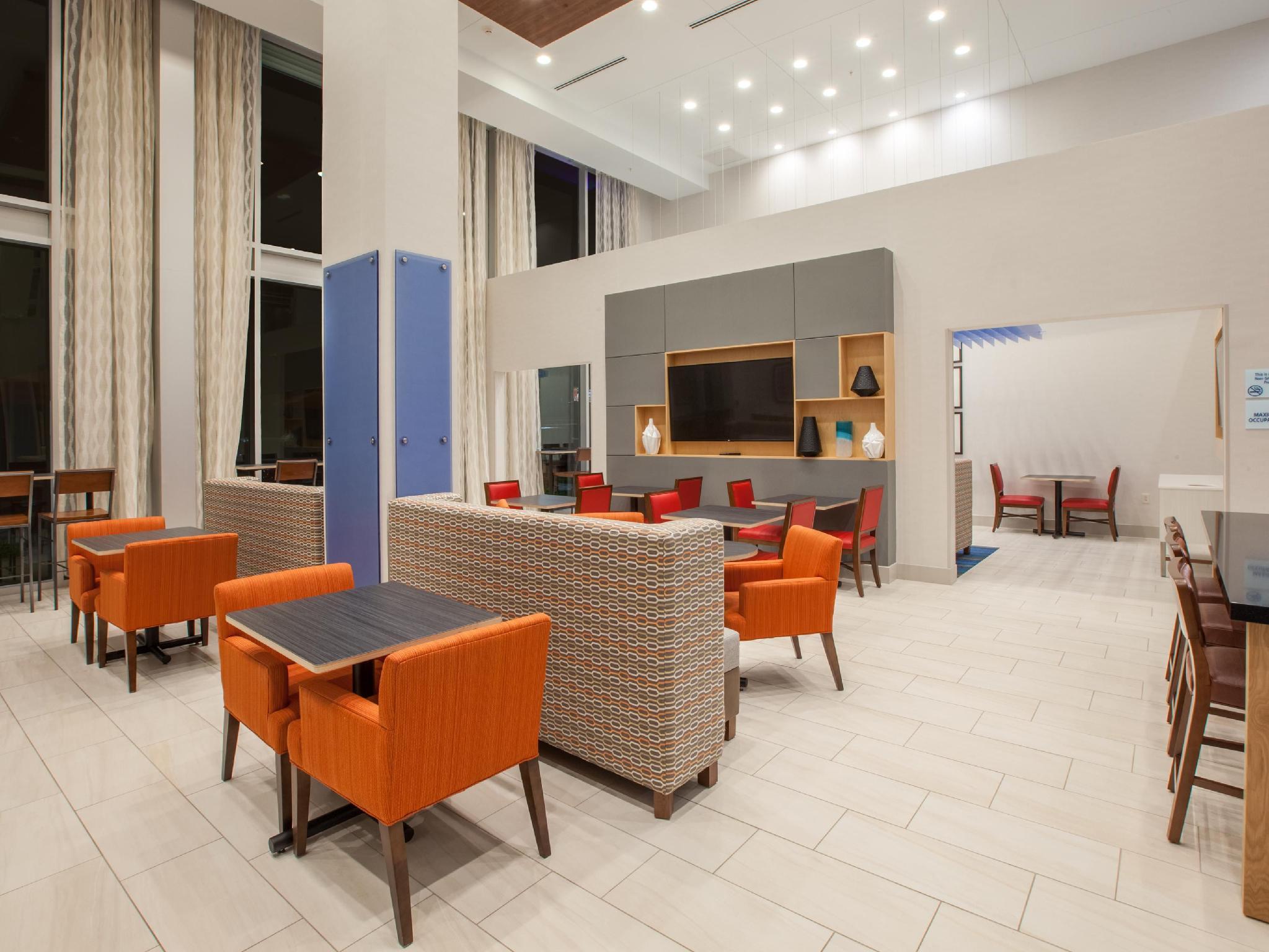 Holiday Inn Express & Suites - Indianapolis Ne - Noblesville Exterior photo